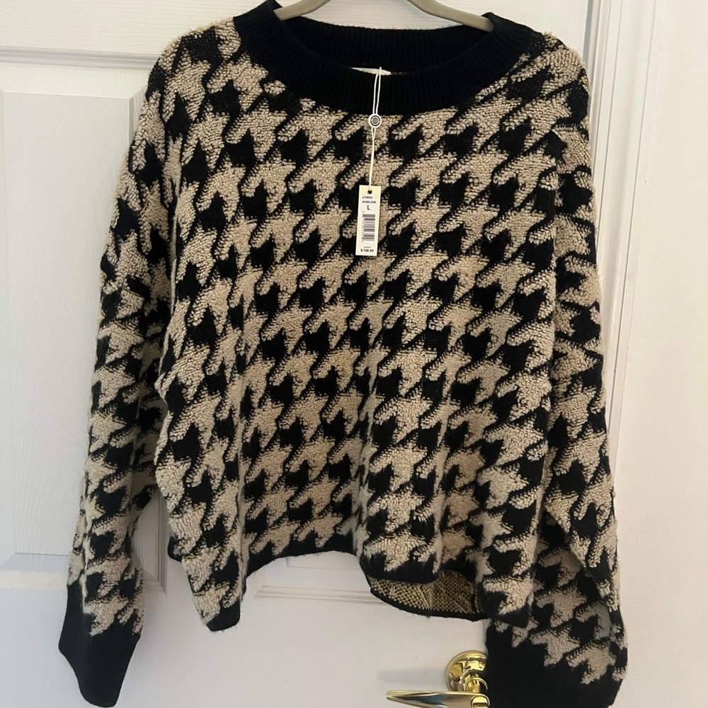 NWT Max Studio Black and Cream Houndstooth Sweater